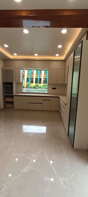 Room in 4 BHK Builder Floor at Parklands, Sector 85 – for Sale