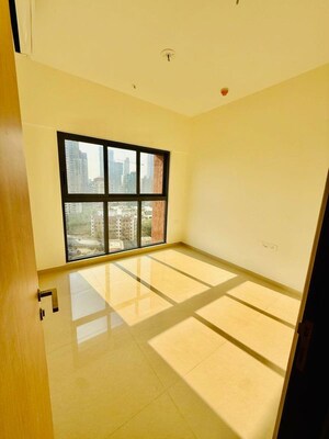 Room in 2 BHK Apartment at Lodha Vista, Lower Parel – for Sale