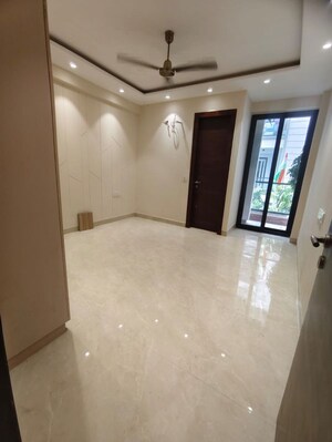 Room in 3 BHK Builder Floor at Saket – for Rent