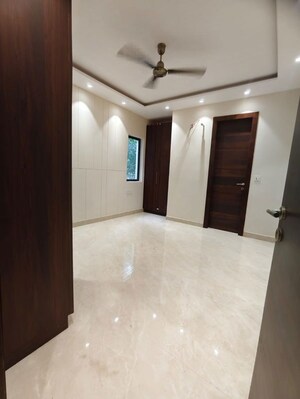 Room in 3 BHK Builder Floor at Saket – for Rent