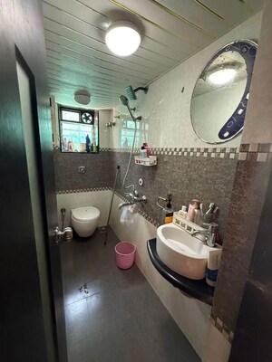 Bathroom in 1 BHK Apartment at Shantiniketan Apartments Matunga, Matunga East – for Rent