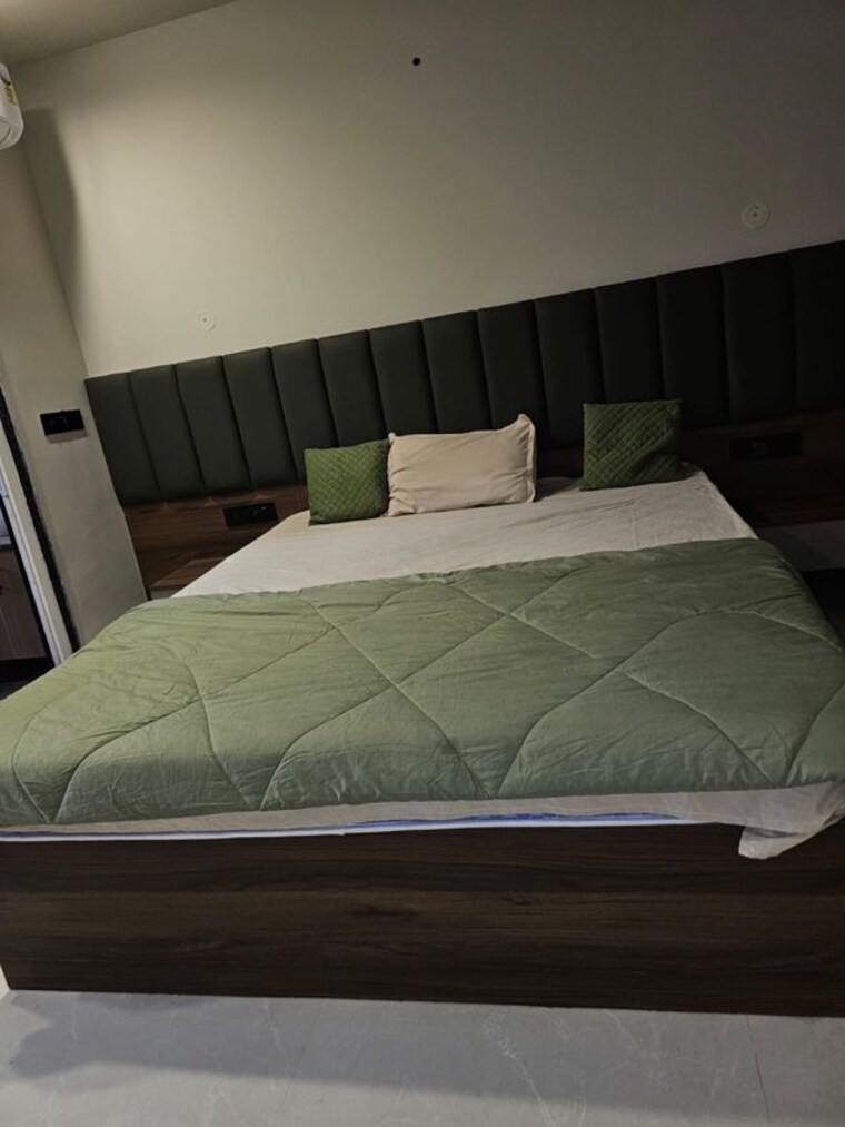 Bedroom, sector 45 1 Bedroom 100 Sq.Yd. Builder Floor In Sector 45 Gurgaon 10715278