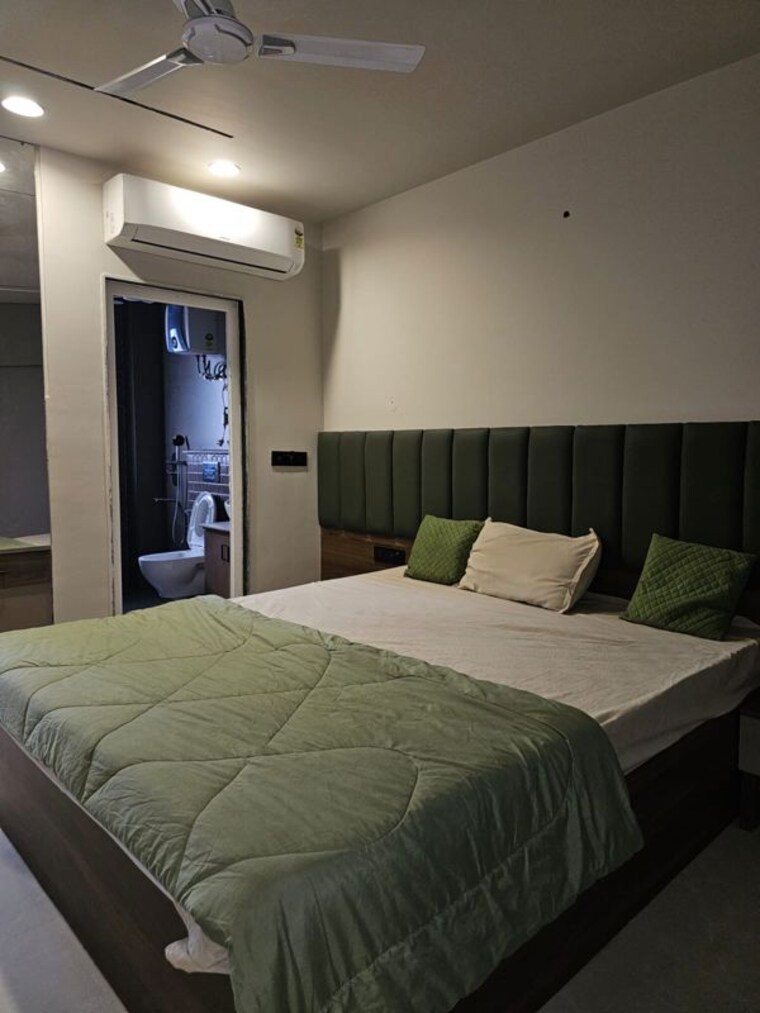 Bedroom, sector 45 1 Bedroom 100 Sq.Yd. Builder Floor In Sector 45 Gurgaon 10715278