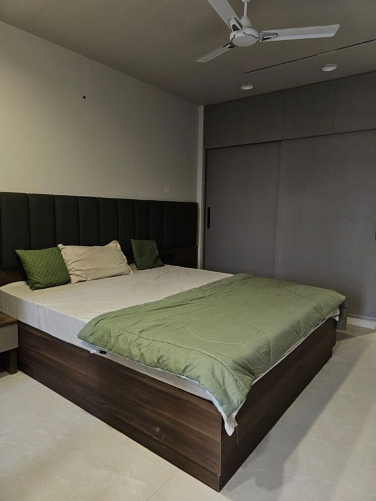 Bedroom, sector 45 1 Bedroom 100 Sq.Yd. Builder Floor In Sector 45 Gurgaon 10715278
