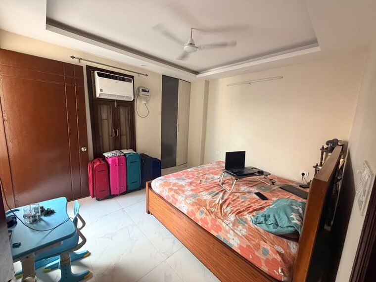 Bedroom, sector 14 3 Bedroom 1850 Sq.Ft. Builder Floor In Sector 14 Gurgaon 10715283
