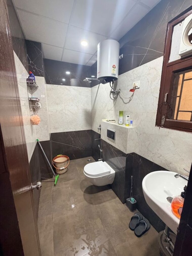 Team Area, sector 14 3 Bedroom 1850 Sq.Ft. Builder Floor In Sector 14 Gurgaon 10715283