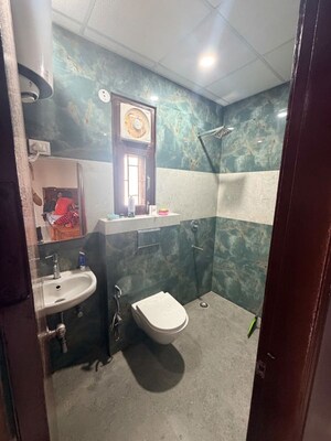 Team Area in 3 BHK Builder Floor at Sector 14 – for Rent