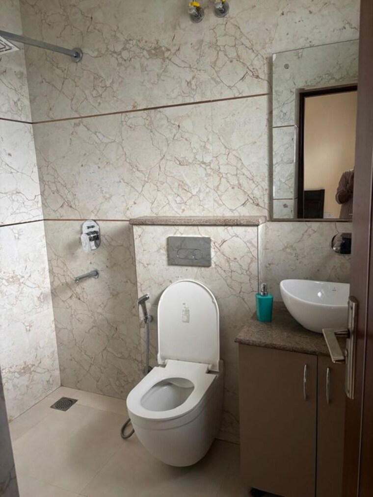 Bathroom, sector 14 3 Bedroom 1850 Sq.Ft. Builder Floor In Sector 14 Gurgaon 10715283