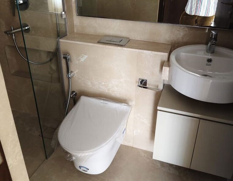 Bathroom, town-centre Commercial Office Space 900 Sq.Ft. In Andheri East Mumbai 10715292
