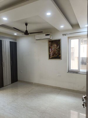 Room in 4 BHK Apartment at Sector 6 Dwarka – for Rent