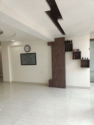 Room in 4 BHK Apartment at Sector 6 Dwarka – for Rent