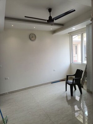 Room in 4 BHK Apartment at Sector 6 Dwarka – for Rent