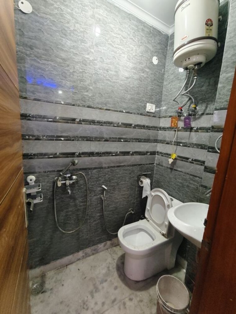 Bathroom, govindpuri 2 Bedroom 600 Sq.Ft. Builder Floor In Govindpuri Delhi 10715311