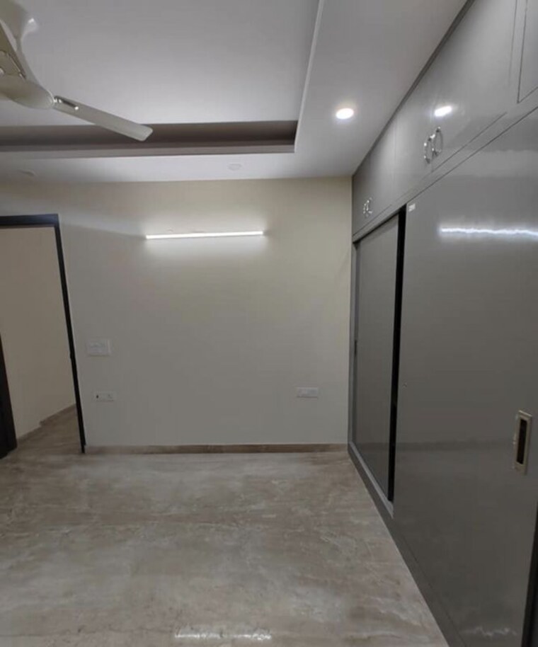 Room, tagore garden 3 Bedroom 130 Sq.Yd. Builder Floor In Tagore Garden Delhi 10715323