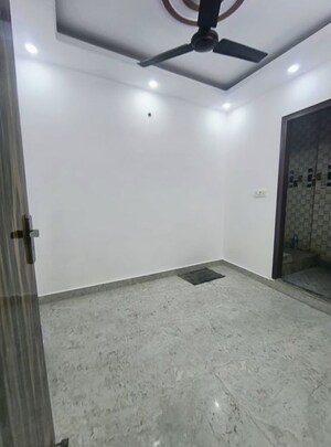 Room in 3 BHK Builder Floor at Govindpuri – for Rent