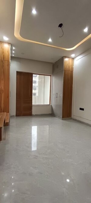 Room in 3 BHK Builder Floor at Parklands, Sector 85 – for Sale