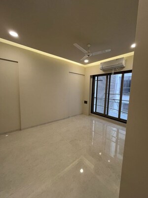 Room in 4 BHK Apartment at H Rishabraj Mangal Varsha, Santacruz West – for Rent