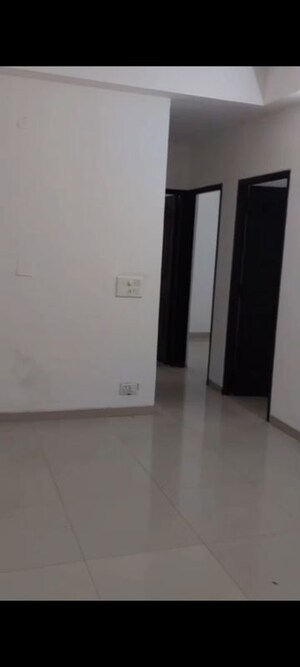 Room in 3 BHK Apartment at Rishabh Cloud 9, Sector 1 Vaishali – for Sale