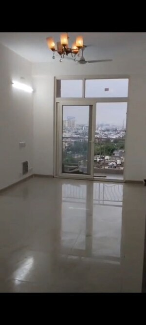 Room in 3 BHK Apartment at Rishabh Cloud 9, Sector 1 Vaishali – for Sale