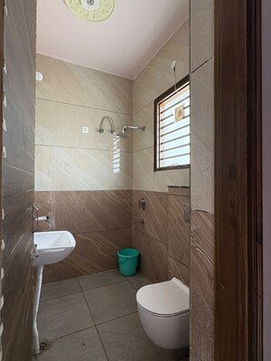 Bathroom in 1 BHK Apartment at Sector 17 – for Rent