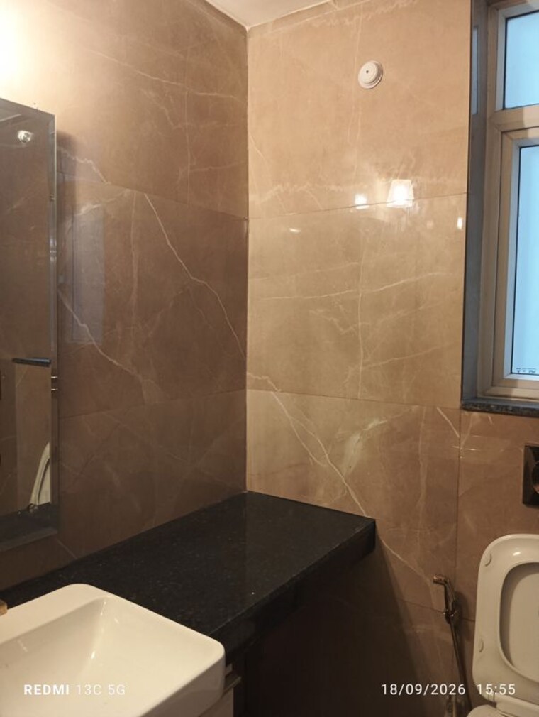 Bathroom, smart-world-orchard 3 Bedroom 1680 Sq.Ft. Apartment In Sector 61 Gurgaon 10715378
