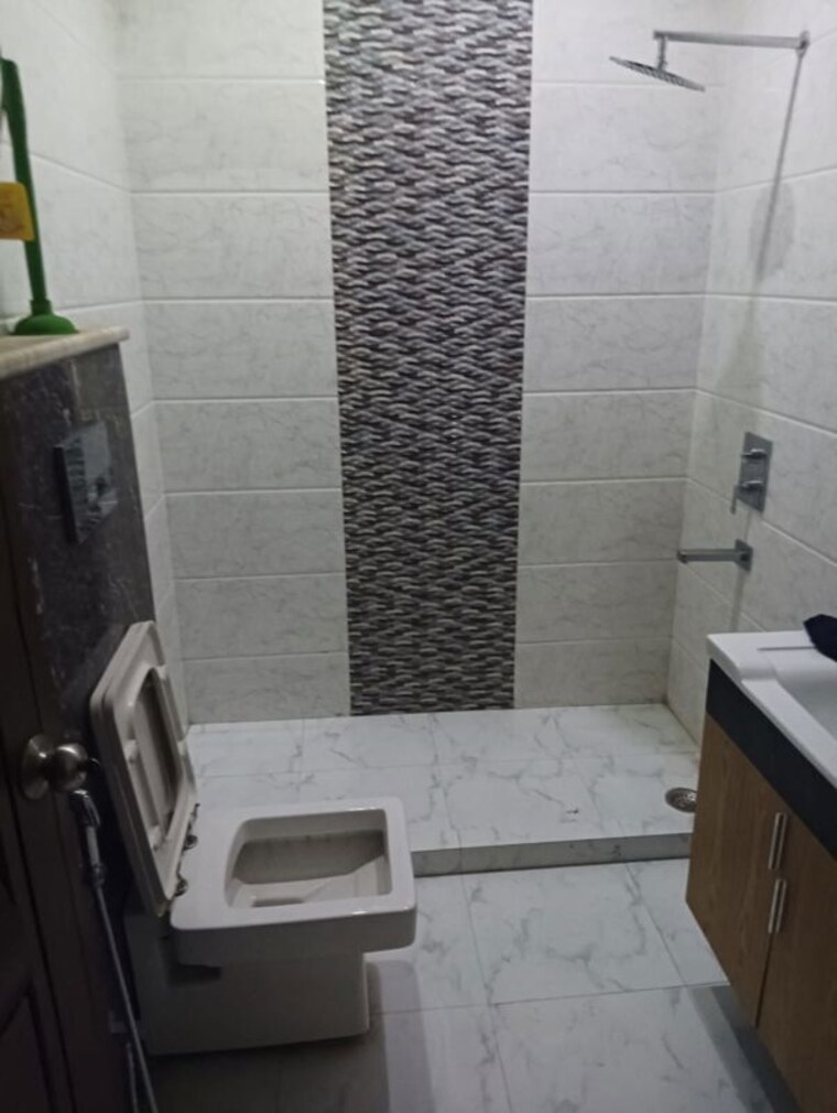 Bathroom, sector 56 4 Bedroom 475 Sq.Yd. Builder Floor In Sector 56 Gurgaon 10715370