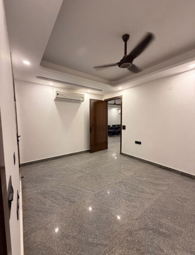 Room, rajouri garden 3 Bedroom 160 Sq.Yd. Builder Floor In Rajouri Garden Delhi 10715394