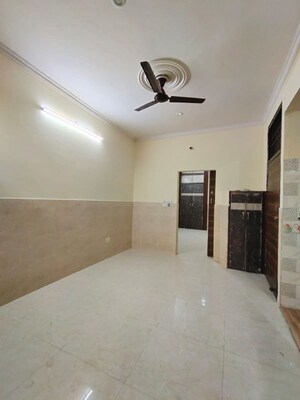 Room in 1 BHK Independent House at Sarita Vihar – for Rent