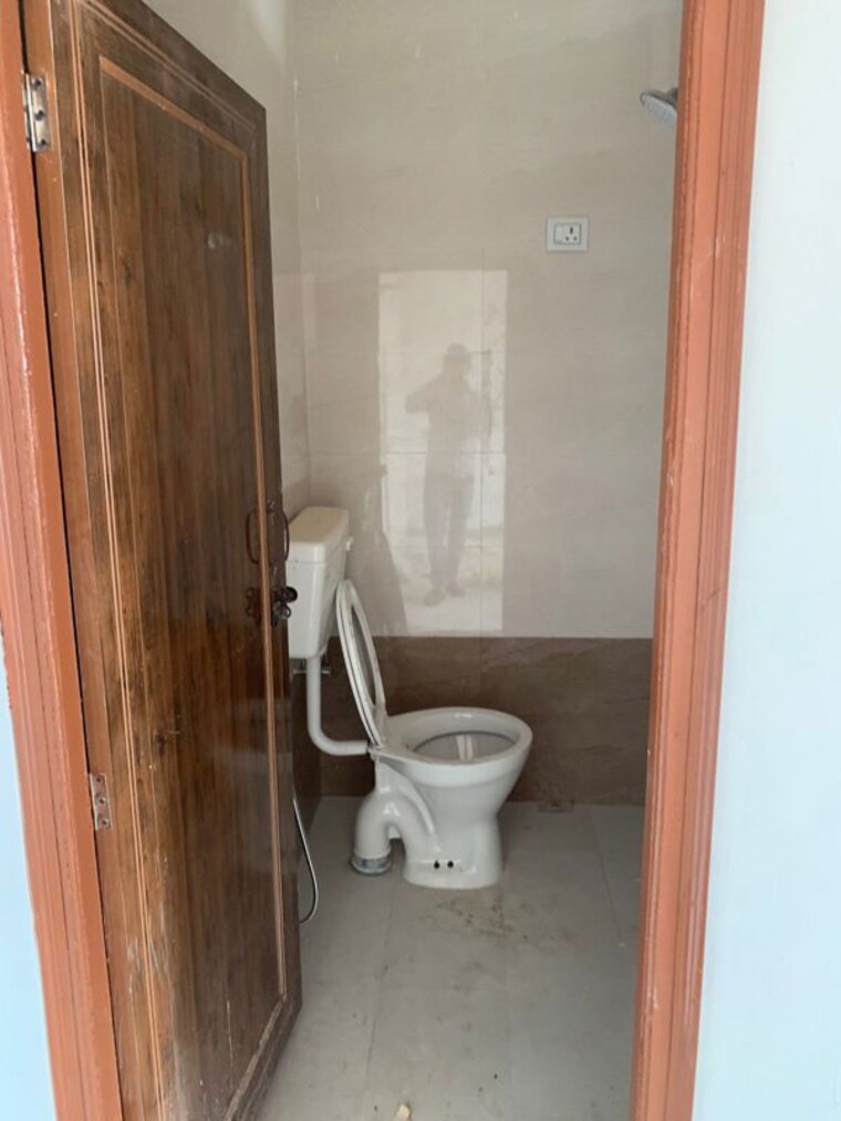 Bathroom, sarita vihar 1 Bedroom 450 Sq.Ft. Independent House In Sarita Vihar Delhi 10715314