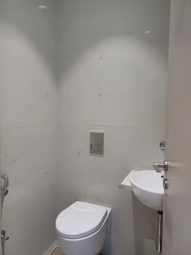 Bathroom, sheth-72-west 3 Bedroom 1215 Sq.Ft. Apartment In Andheri West Mumbai 10715415