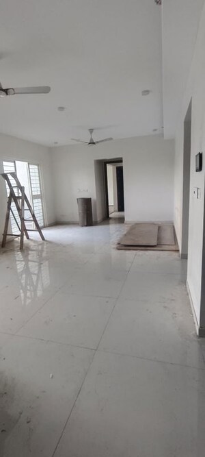 Room in 3.5 BHK Apartment at Goel Ganga Legend, Bavdhan – for Rent
