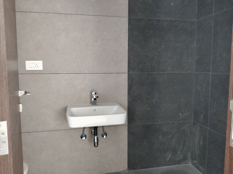 Bathroom, hallmark-treasor 3 Bedroom 1765 Sq.Ft. Apartment In Narsingi Hyderabad 10715471
