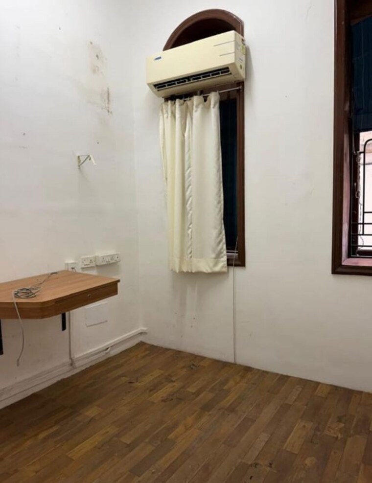 Room, chawla-house Commercial Office Space 1200 Sq.Ft. In Cuffe Parade Mumbai 10715474