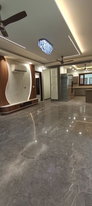 Parking in 4 BHK Builder Floor at Parklands, Sector 85 – for Sale