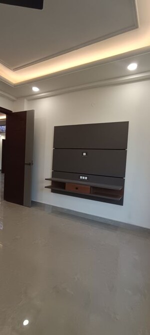 Furnished Amenities in 4 BHK Builder Floor at Parklands, Sector 85 – for Sale