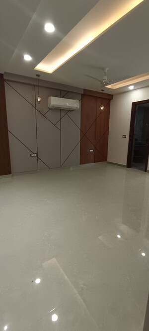 Room in 4 BHK Builder Floor at Parklands, Sector 85 – for Sale