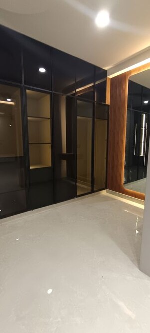 Room in 4 BHK Builder Floor at Parklands, Sector 85 – for Sale