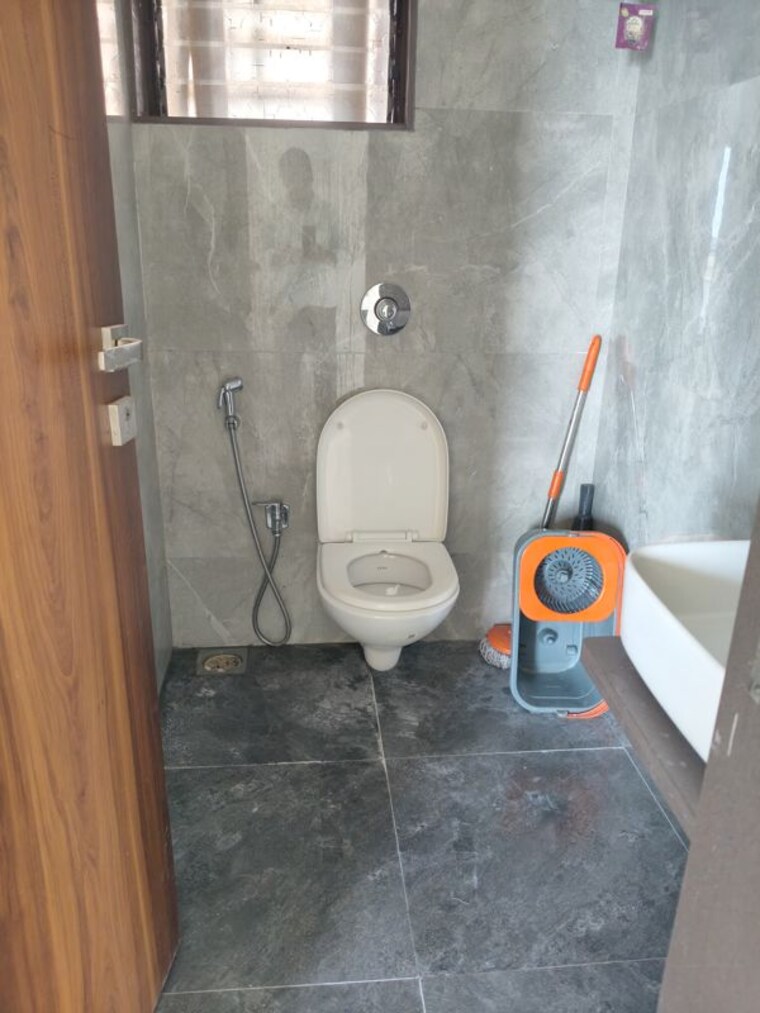 Bathroom, chaitanya-anand-lunkhod-chsl 3 Bedroom 825 Sq.Ft. Apartment In Andheri West Mumbai 10715509