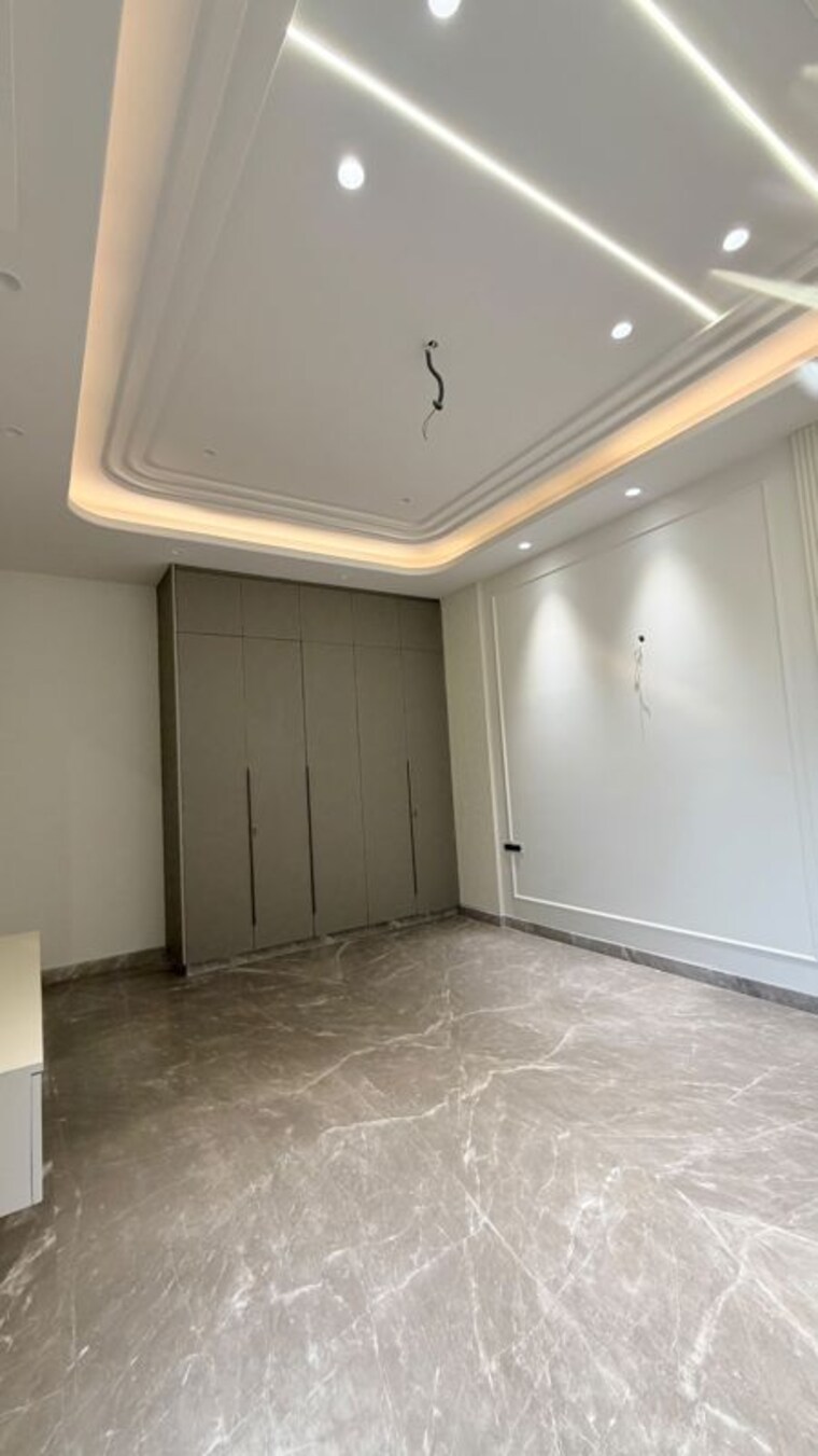 Room, ashok vihar 4 Bedroom 300 Sq.Ft. Builder Floor In Ashok Vihar Delhi 10715512