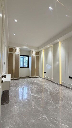 Room in 4 BHK Builder Floor at Ashok Vihar – for Sale