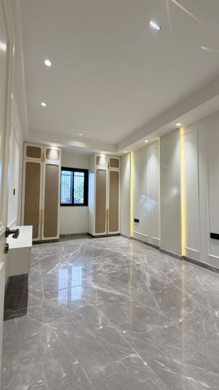 Room, ashok vihar 4 Bedroom 300 Sq.Ft. Builder Floor In Ashok Vihar Delhi 10715512