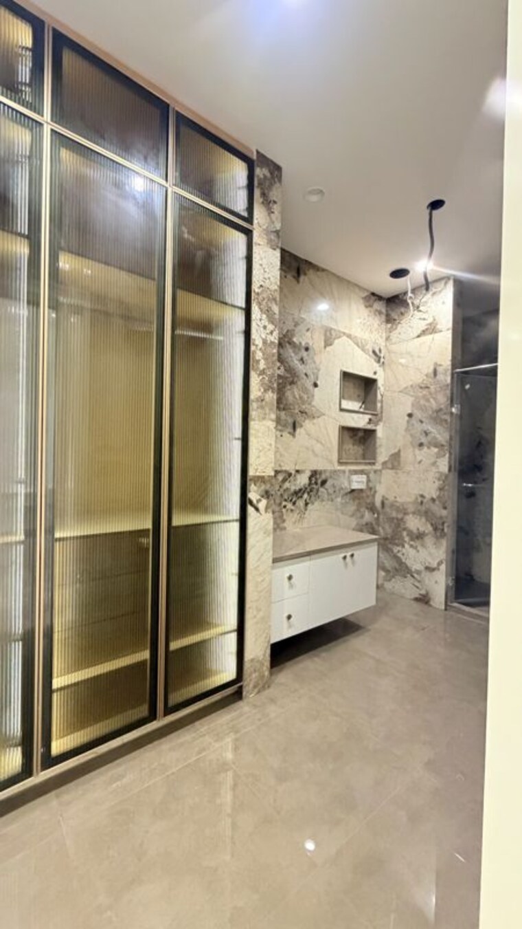 Bathroom, ashok vihar 4 Bedroom 300 Sq.Ft. Builder Floor In Ashok Vihar Delhi 10715512