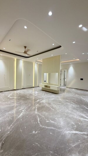 Room in 4 BHK Builder Floor at Ashok Vihar – for Sale