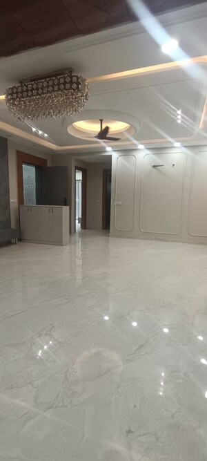Room in 4 BHK Builder Floor at Puri Aman Vilas, Sector 89 – for Sale