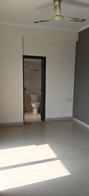Room in 3 BHK Apartment at Antriksh Golf View, Sector 78 – for Rent