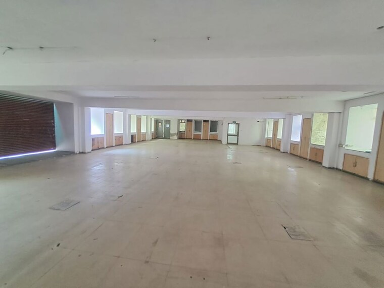  Parking, sector 63 Commercial Office Space 4300 Sq.Ft. In Sector 63 Noida 10715549