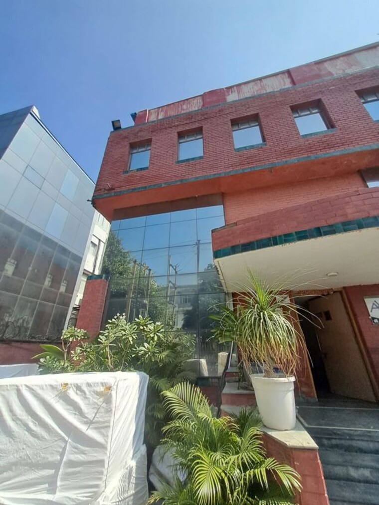 Exterior View, sector 63 Commercial Office Space 4300 Sq.Ft. In Sector 63 Noida 10715549