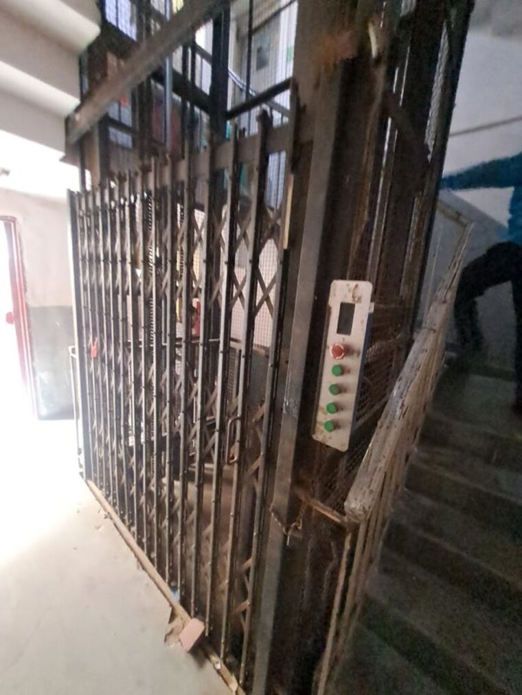 Balcony, sector 63 Commercial Office Space 4300 Sq.Ft. In Sector 63 Noida 10715549