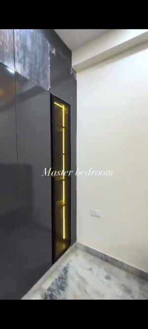 Furnished Amenities in 3 BHK Builder Floor at Pratap Vihar – for Sale