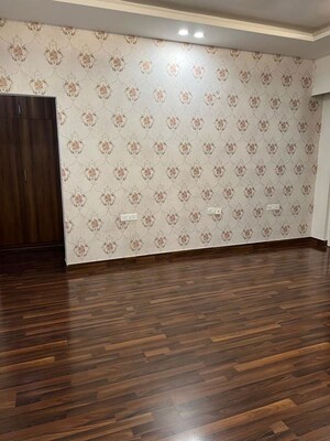 Room in 3 BHK Apartment at Emaar Palm Hills, Sector 77 – for Rent